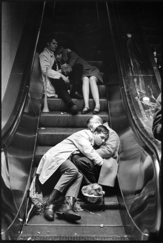 Old-fashioned upskirt photo
